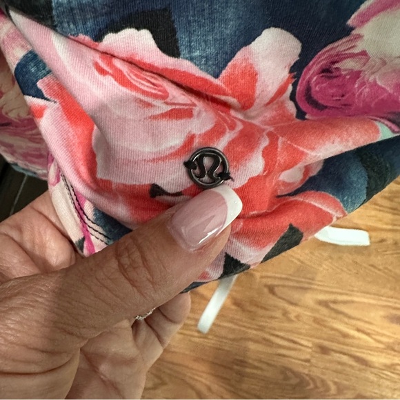 Lululemon Scuba Hoodie II Oversized Floral Rose Print Full Zip Size 6 ⭐️Rare⭐️ - Picture 10 of 16